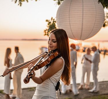 2025-08-08-chiemgauhof-white-party-10-4