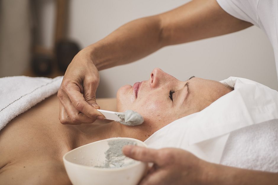 AT_AH-12-21_Spa-Face-Maske_02-2_bearbeitet_2600PX