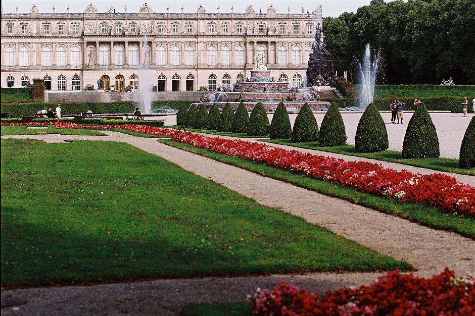 Chiemgauhof_Logo_Portrait_Claim_1c_Green